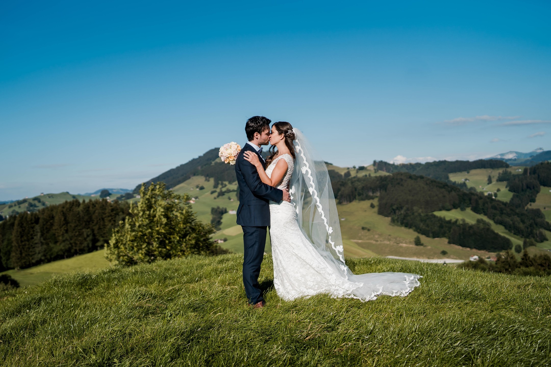 Aida + Tim | Hochzeitsfotografen am Bodensee Haldenhof Urnäsch- Hochzeit in der Schweiz  - Hochzeitsfotografie von Aida und Tim