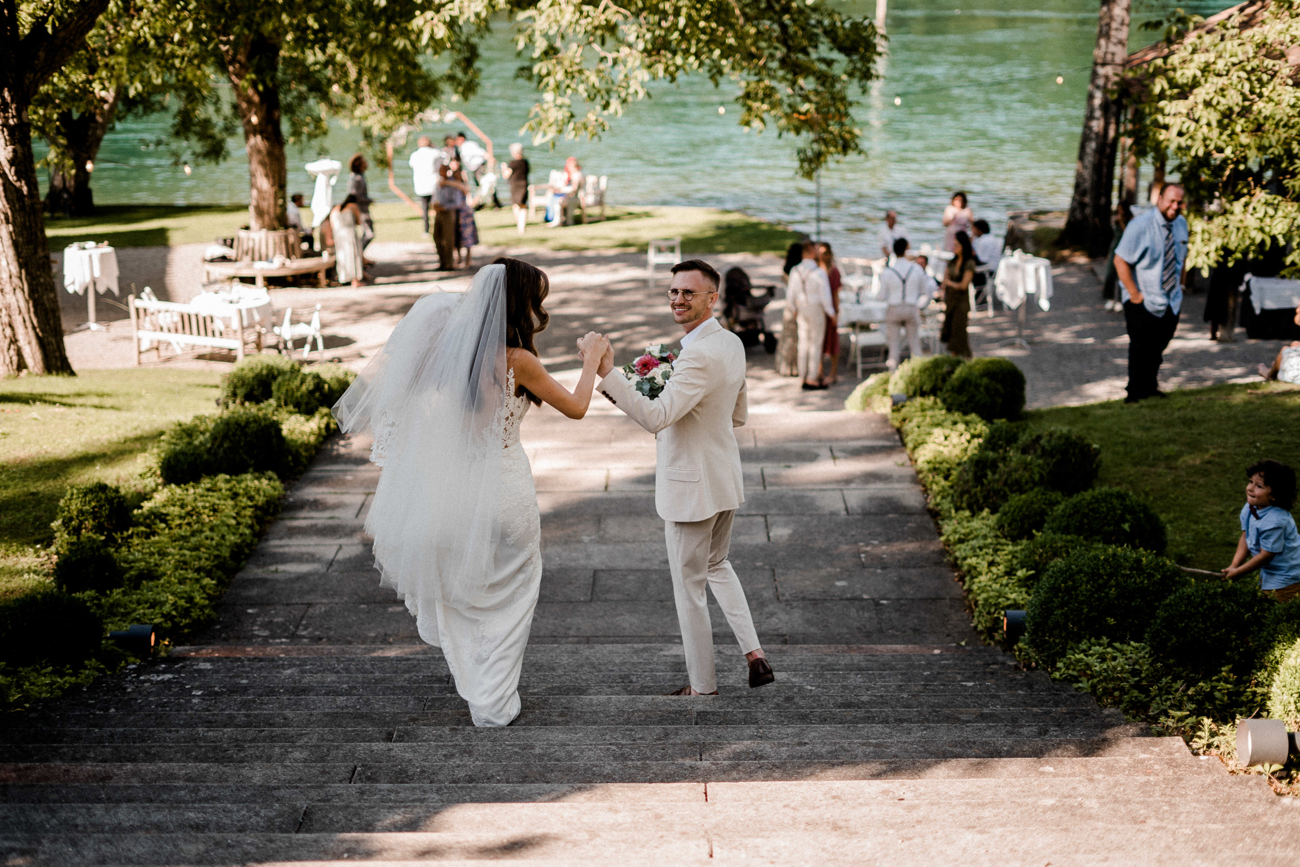 Aida + Tim | Hochzeitsfotografen am Bodensee Gasthaus Schupfen - Hochzeit in der Schweiz  - Hochzeitsfotografie von Aida und Tim