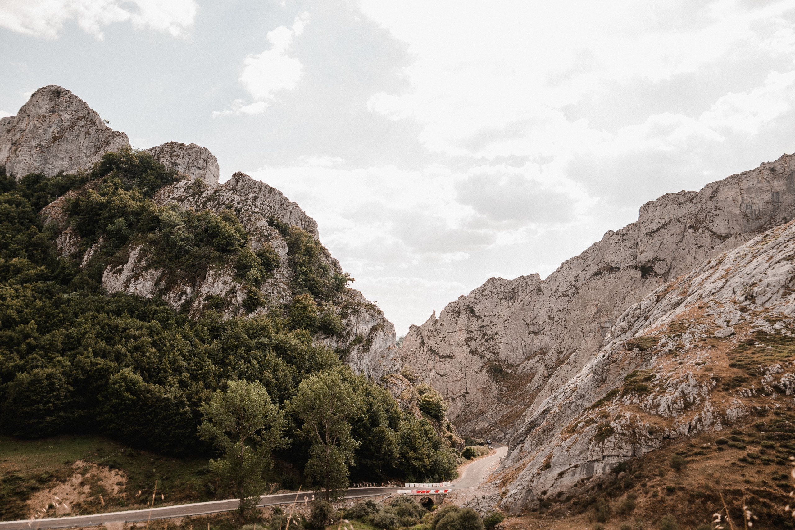 Aida + Tim | Hochzeitsfotografen am Bodensee Die schönsten Orte für ein Elopement in Nordspanien  - Hochzeitsfotografie von Aida und Tim