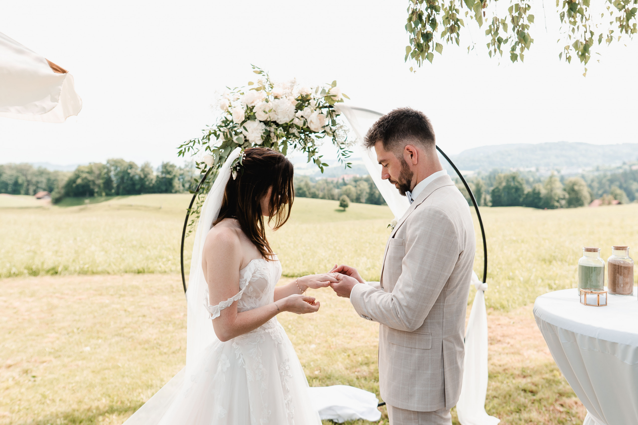 Aida + Tim | Hochzeitsfotografen am Bodensee Brunnerhof Niederwil | Hochzeit Schweiz  - Hochzeitsfotografie von Aida und Tim