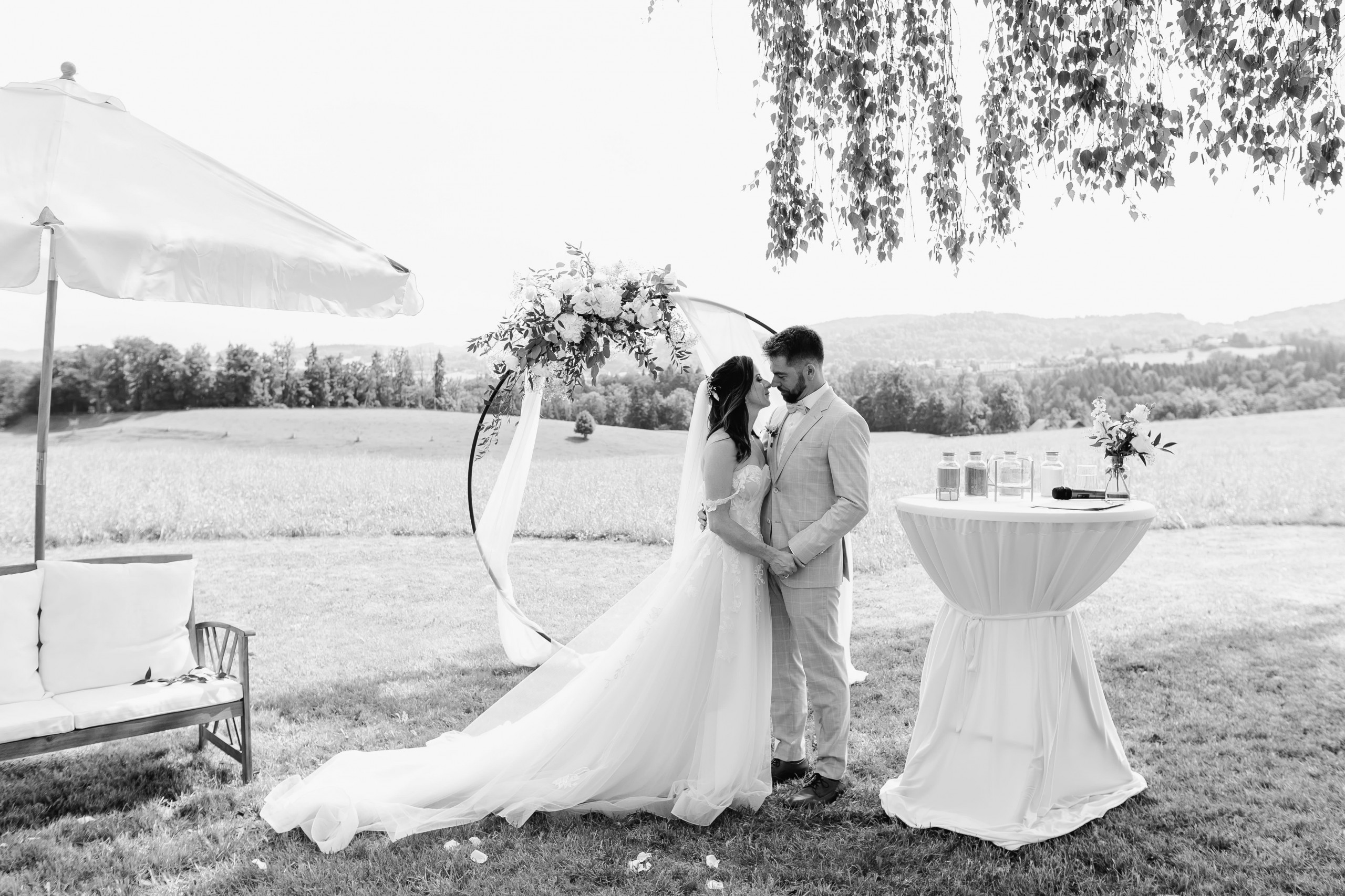 Aida + Tim | Hochzeitsfotografen am Bodensee Brunnerhof Niederwil | Hochzeit Schweiz  - Hochzeitsfotografie von Aida und Tim