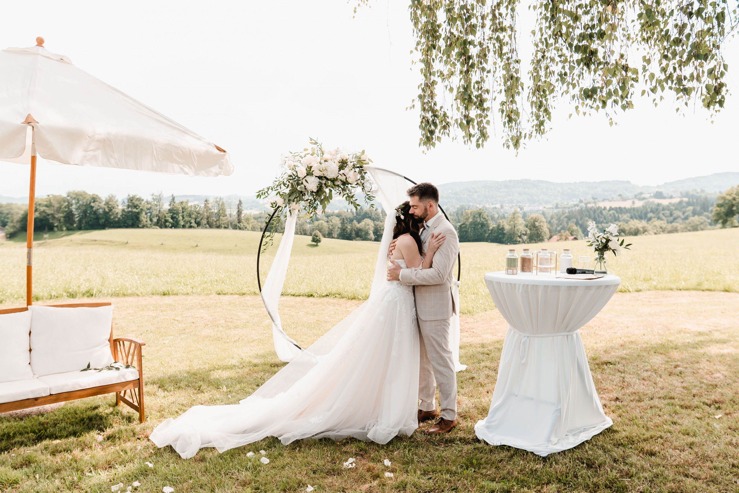 Aida + Tim | Hochzeitsfotografen am Bodensee Brunnerhof Niederwil | Hochzeit Schweiz  - Hochzeitsfotografie von Aida und Tim