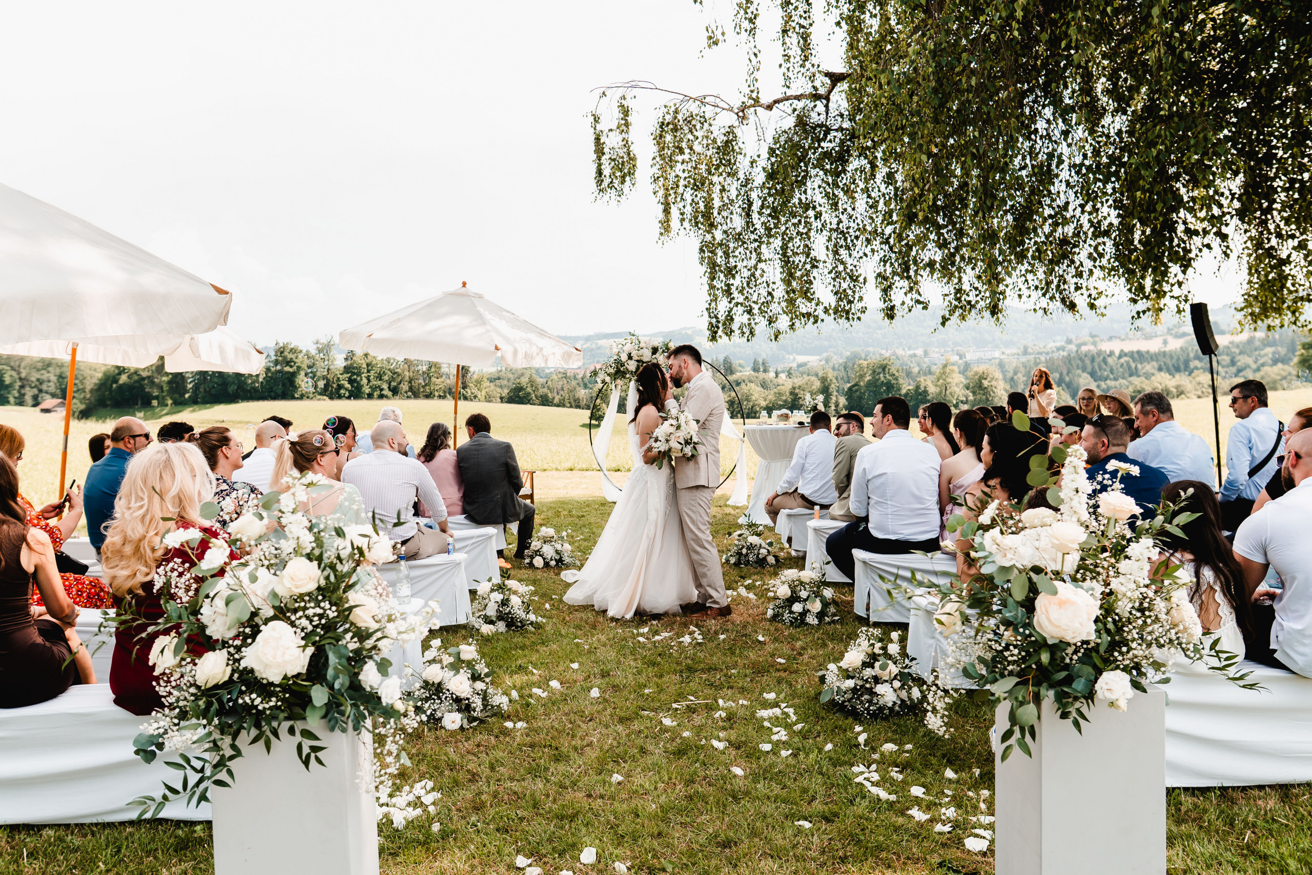 Aida + Tim | Hochzeitsfotografen am Bodensee Brunnerhof Niederwil | Hochzeit Schweiz  - Hochzeitsfotografie von Aida und Tim